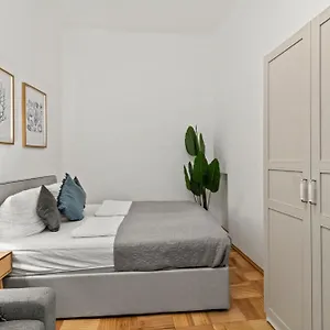 Close To Augarten, 5 Min Walk To U4 Friedensbruecke Viena